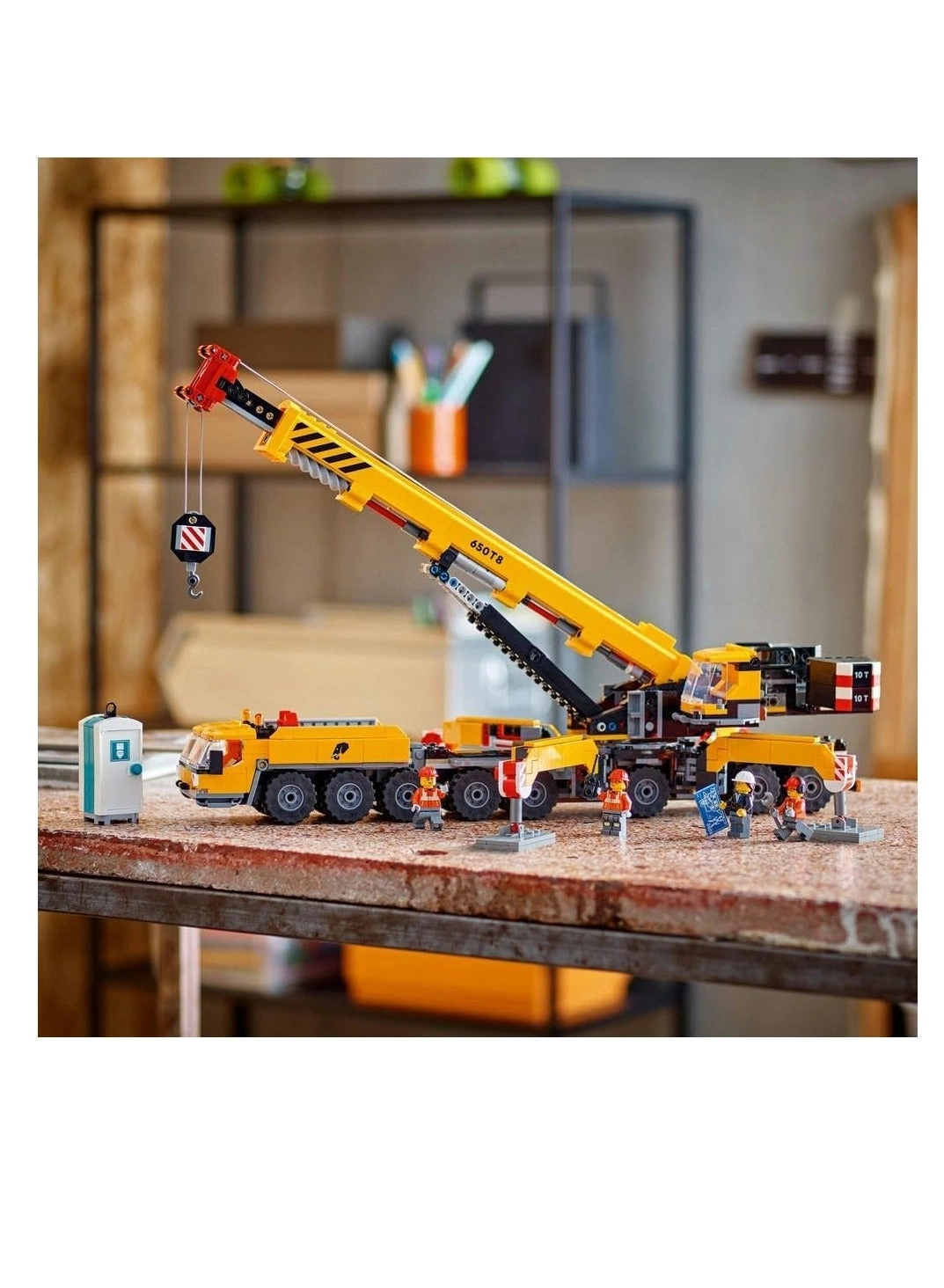 City Mobile Construction Crane - 4 Minifigures Long Extendable Boom