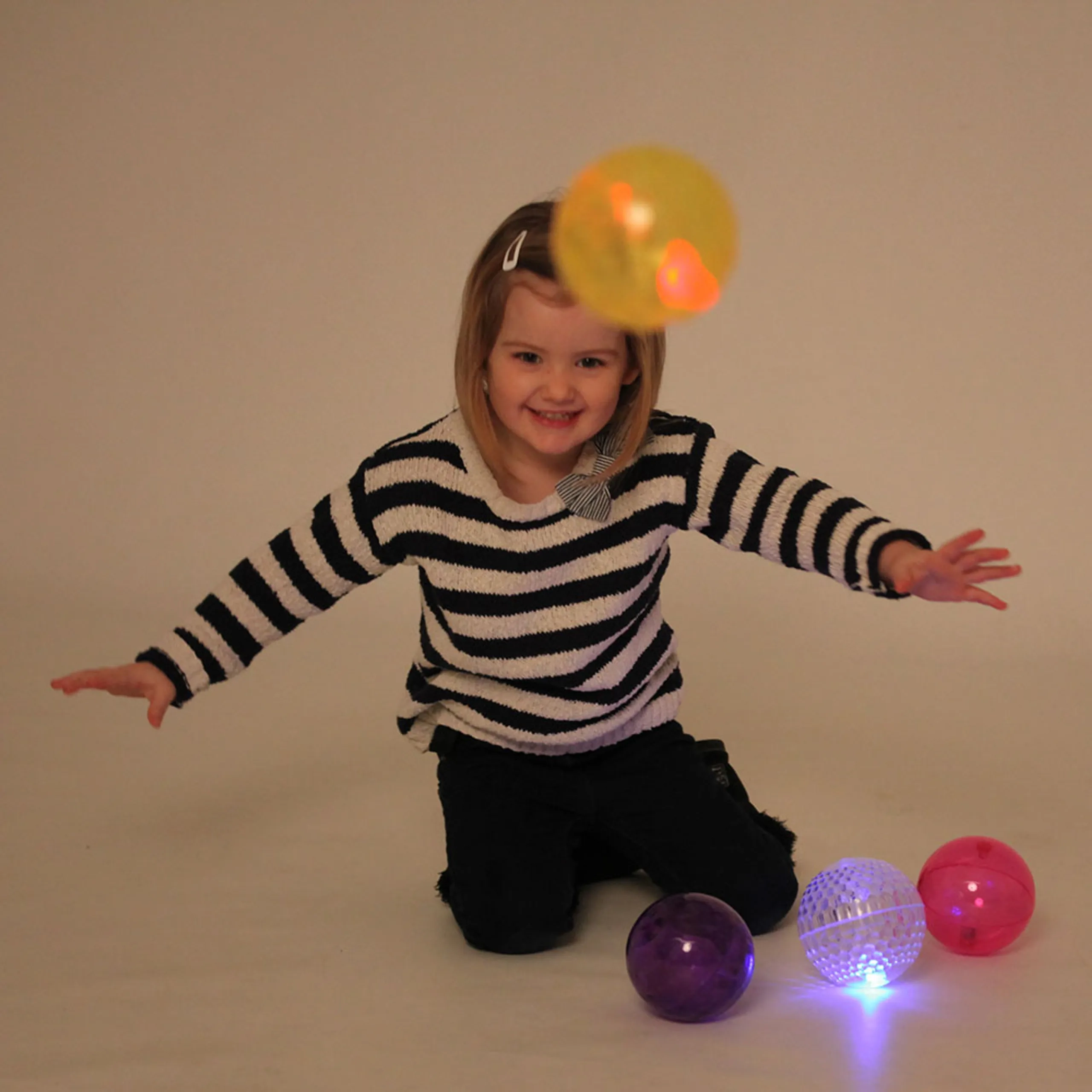 COMMOTION DISTRIBUTION Flashing Balls - Suitable for 3 to 6 years.