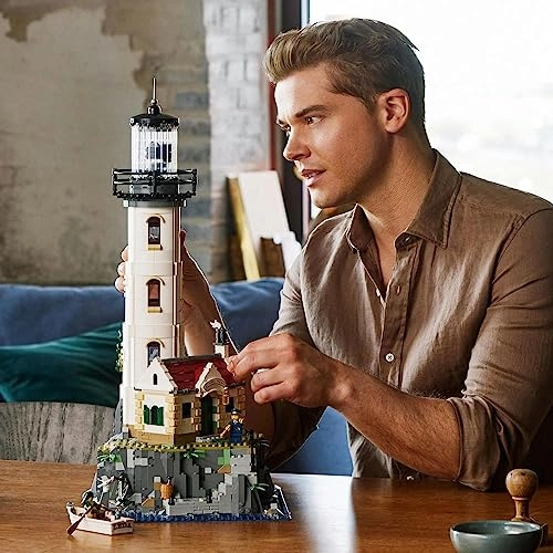 Motorised Lighthouse (21335)