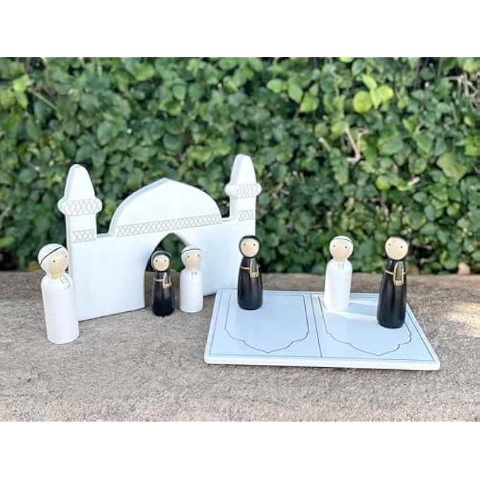 Little Emirati Family Wooden Peg Dolls Set - 36 months - 8 years 6 pieces