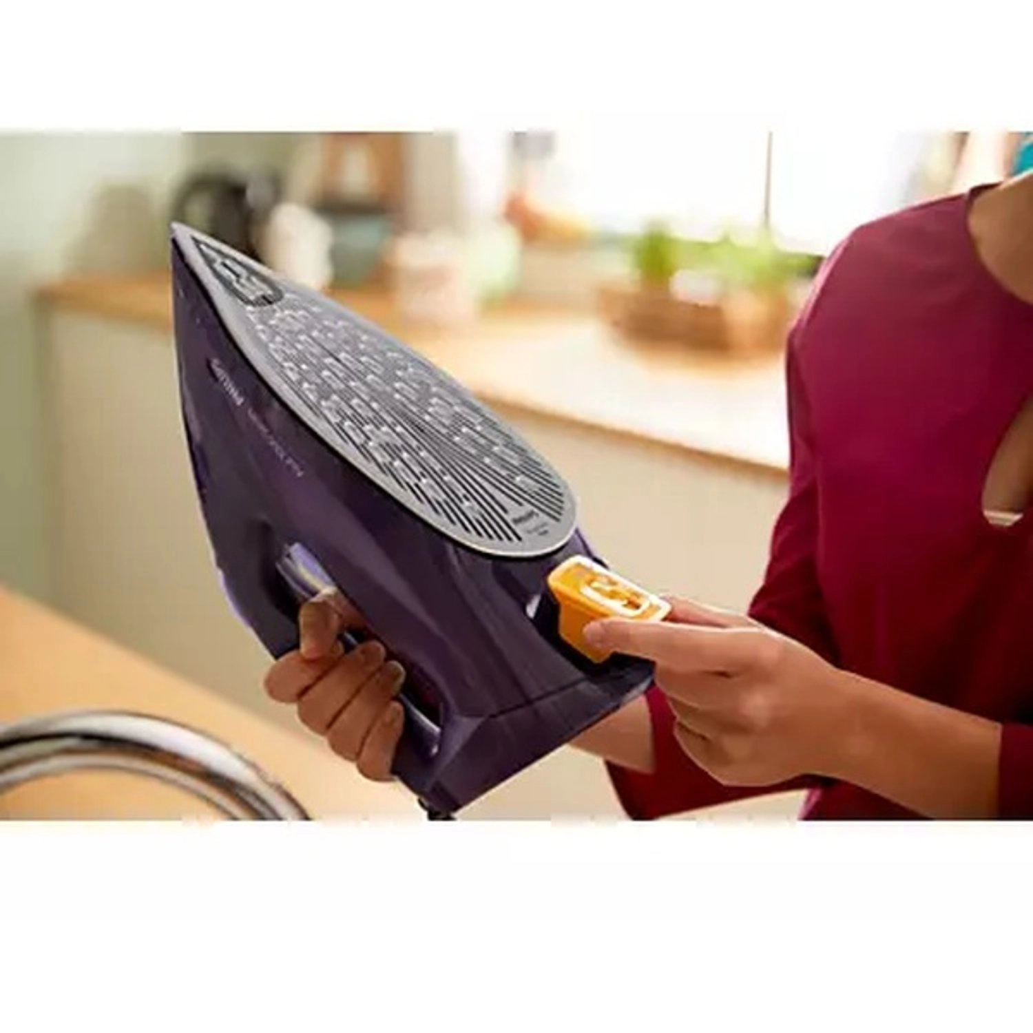 DST7051 - Steam Iron 2800W 300 ml