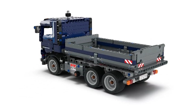 Technic Tipping Dump Truck (42203) - 462 Pieces
