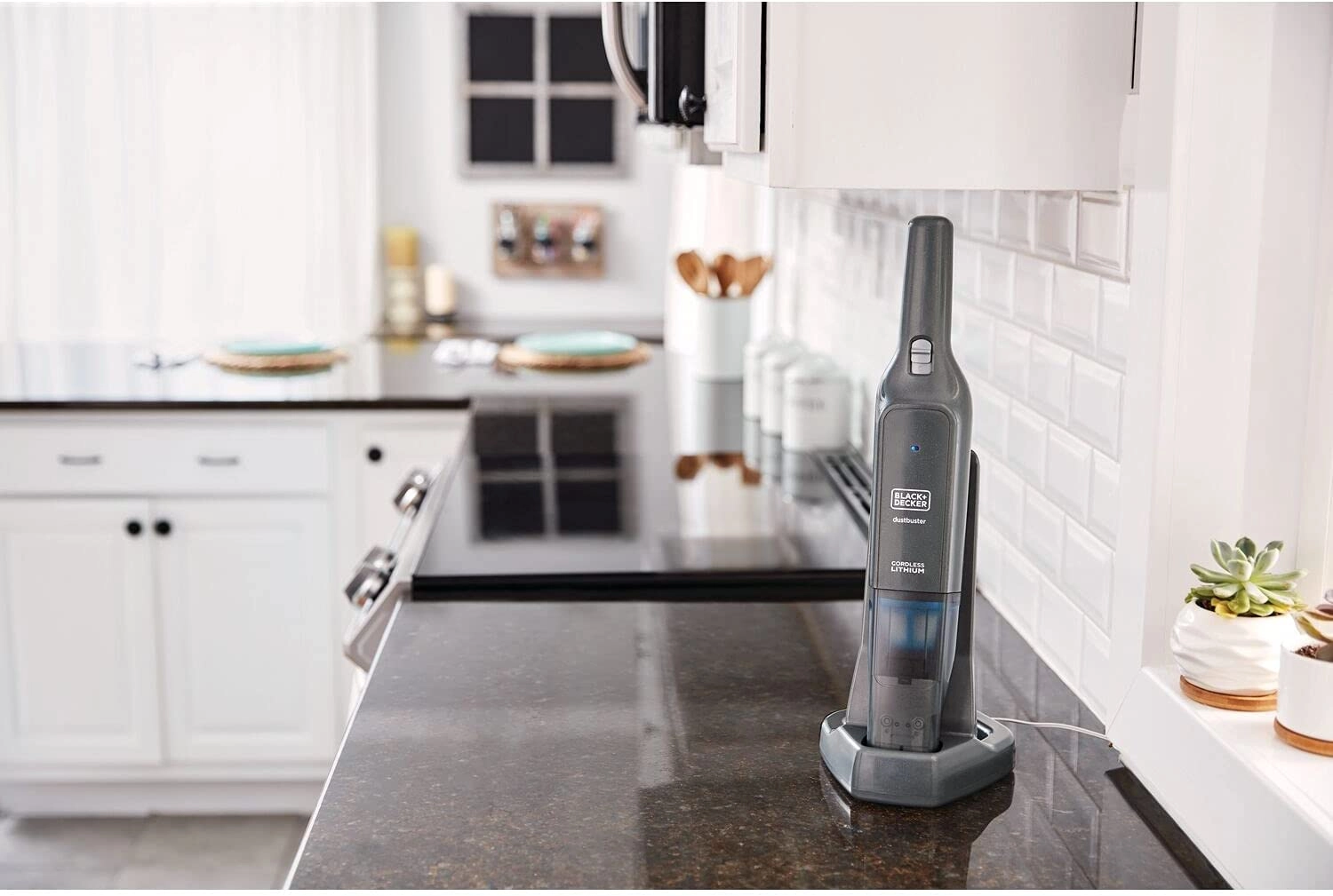 Pelican Handheld Vacuum - 12V 130 ml Dark Titanium