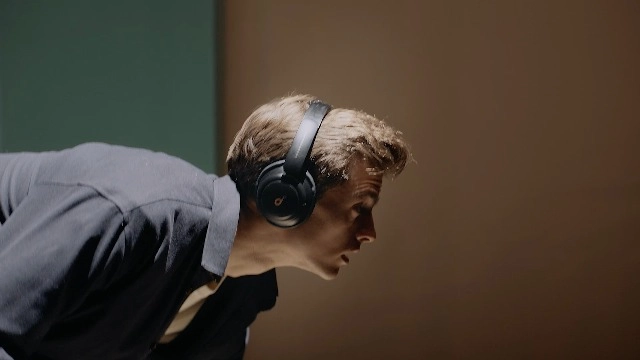 Q30 Wireless Headphone