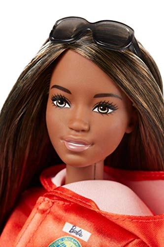 Barbie Polar Marine Biologist - Brunette Ages 3+