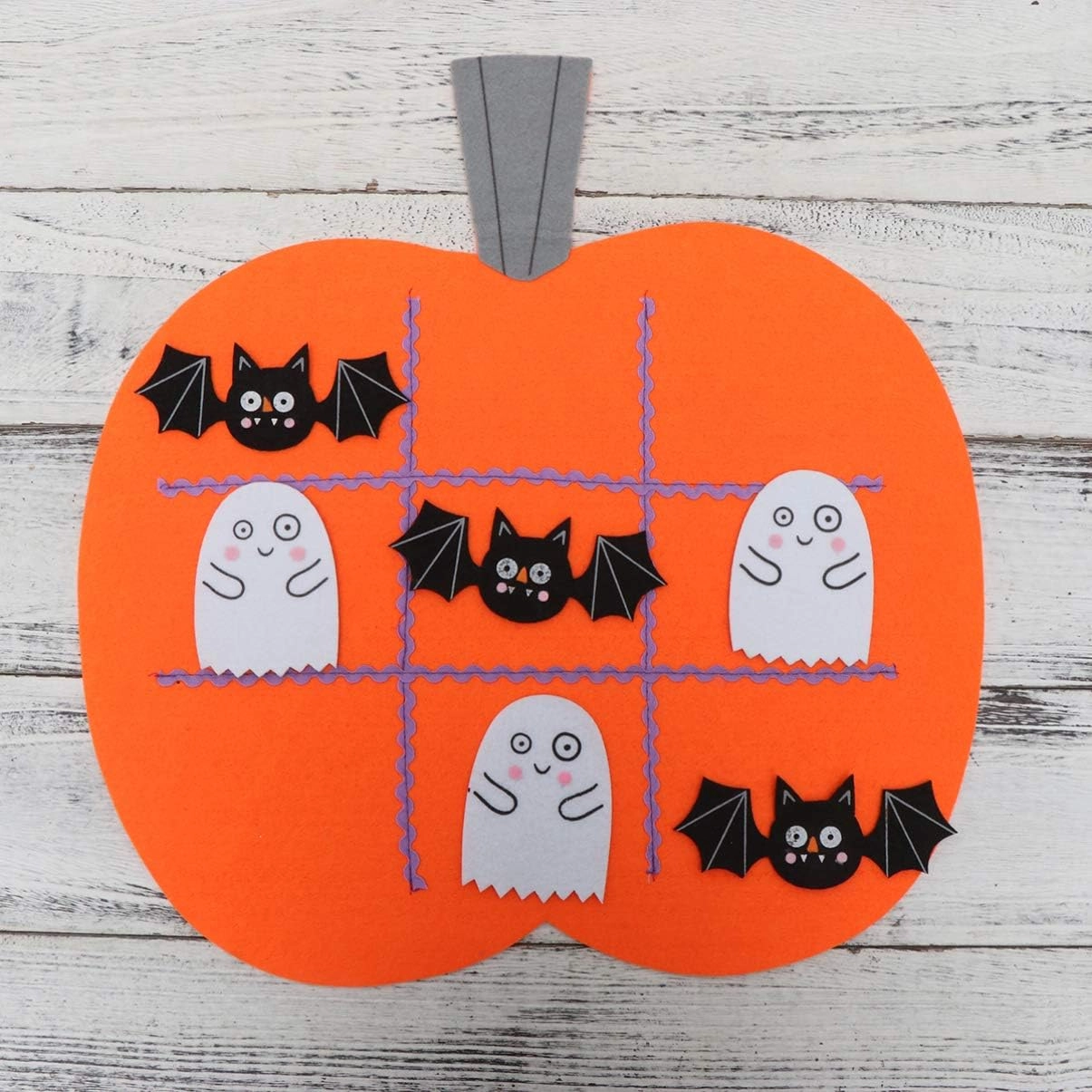 Halloween Felt Tic Tac Toe Game - 43 x 45 x 1 cm ghost-shaped and bat-shaped objects