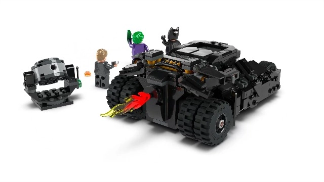 DC Batman Batman Tumbler (76303) - 3 Minifigures Super Hero Set