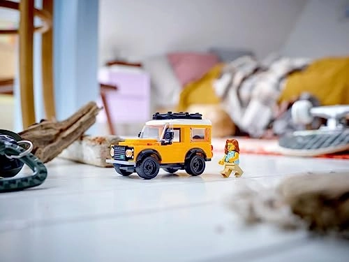 Land Rover Classic Defender (40650) - 1:43 Scale Driver minifigure