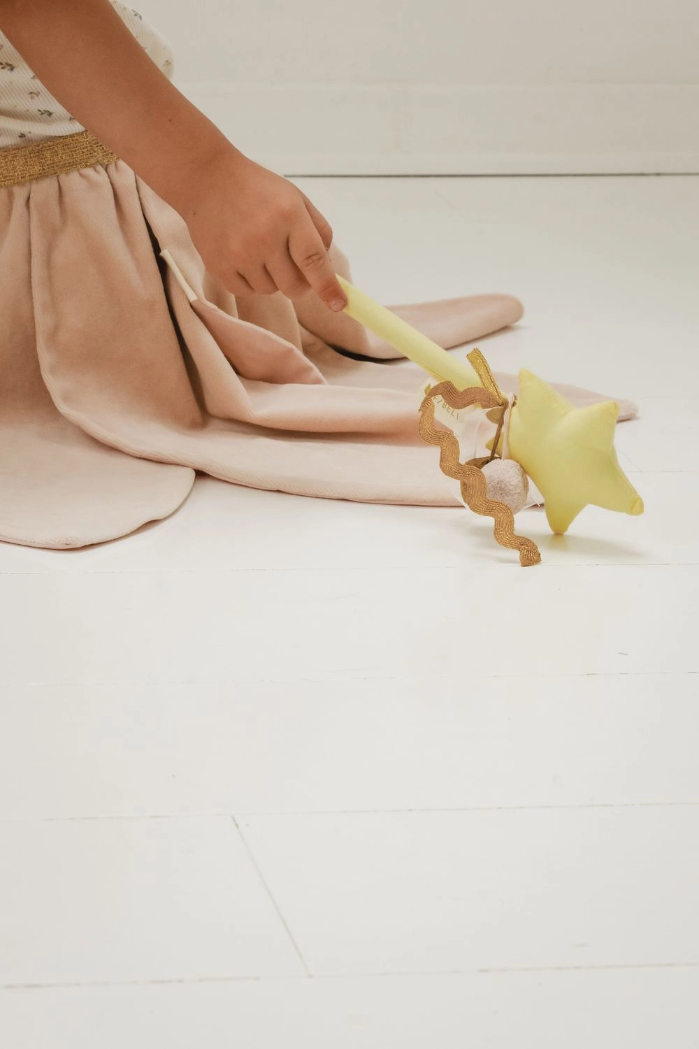 Girl's Dress Up Fairy Wings, Wand & Skirt - 60 x 40 cm 30 cm 41 cm 3-piece 3 to 6 years