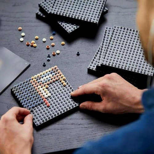 Marvel Studios LEGO Iron Man (31199) - portraits