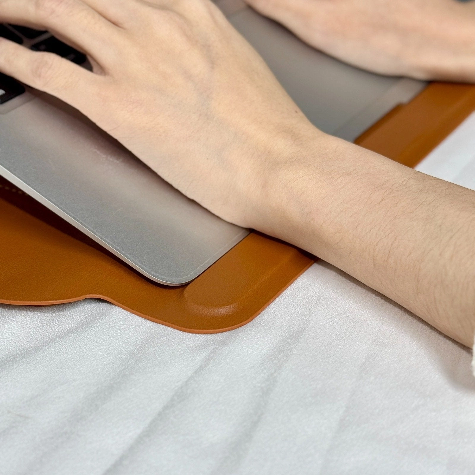 Eleve Leather Sleeve for MacBook 13.6-Inch