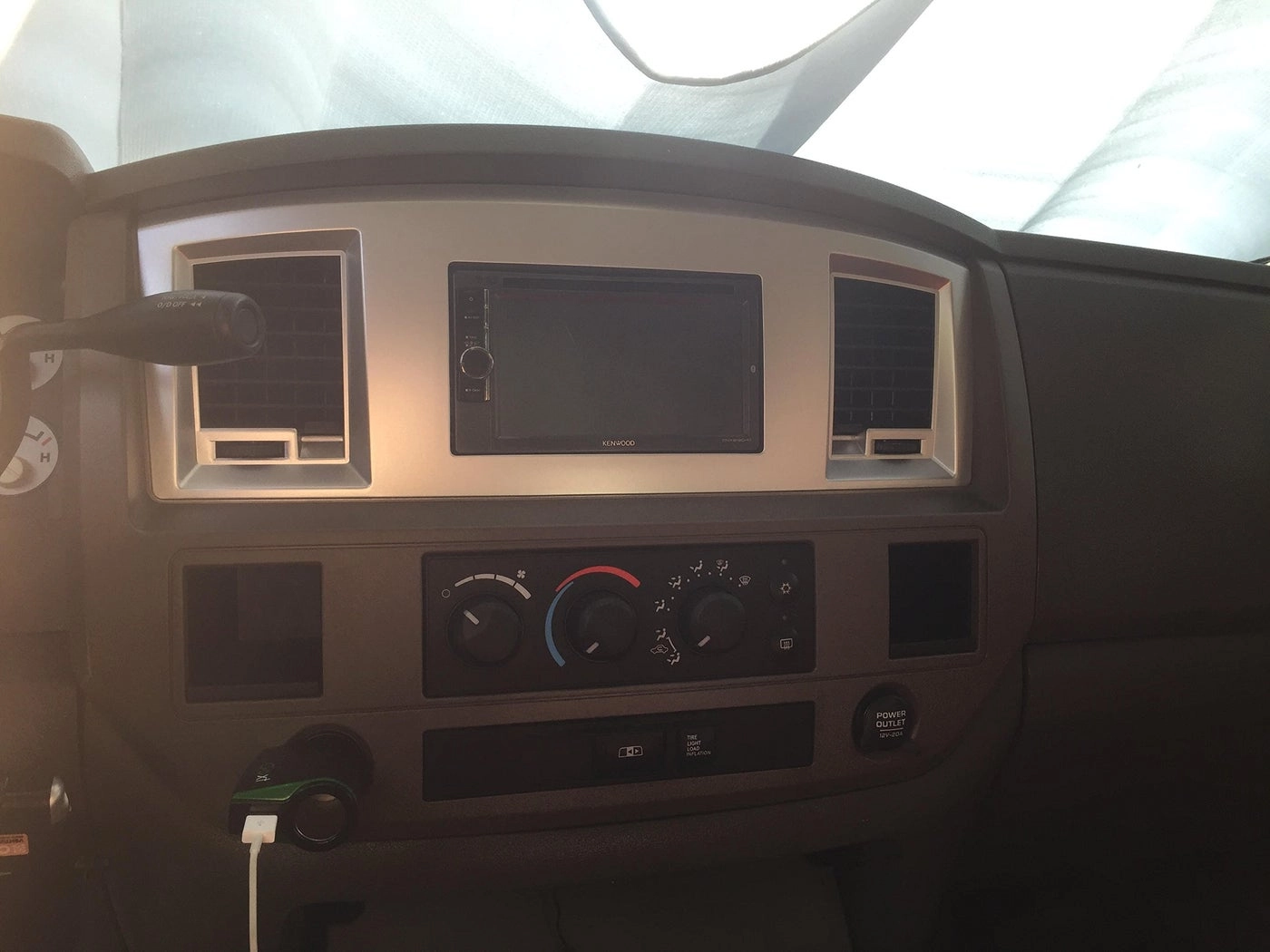 Double Din Stereo Dash Kit + Wiring Harness + Antenna Adapter - Compatible with Dodge Ram 2006-2009