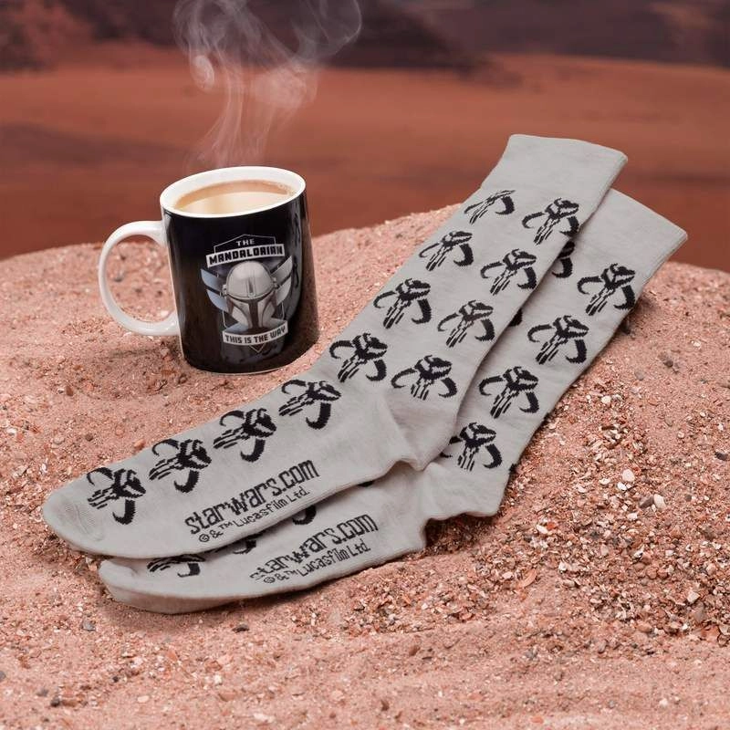 The Mandalorian Mug - 300 ml + The Mandalorian Socks - One-size UK 7-11