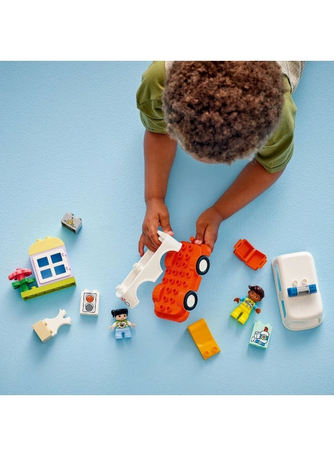 DUPLO Ambulance & Driver (10447) - Vehicle