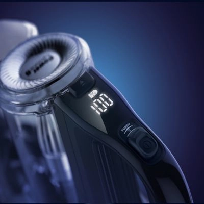 Smart digital display indicates speed and battery usage