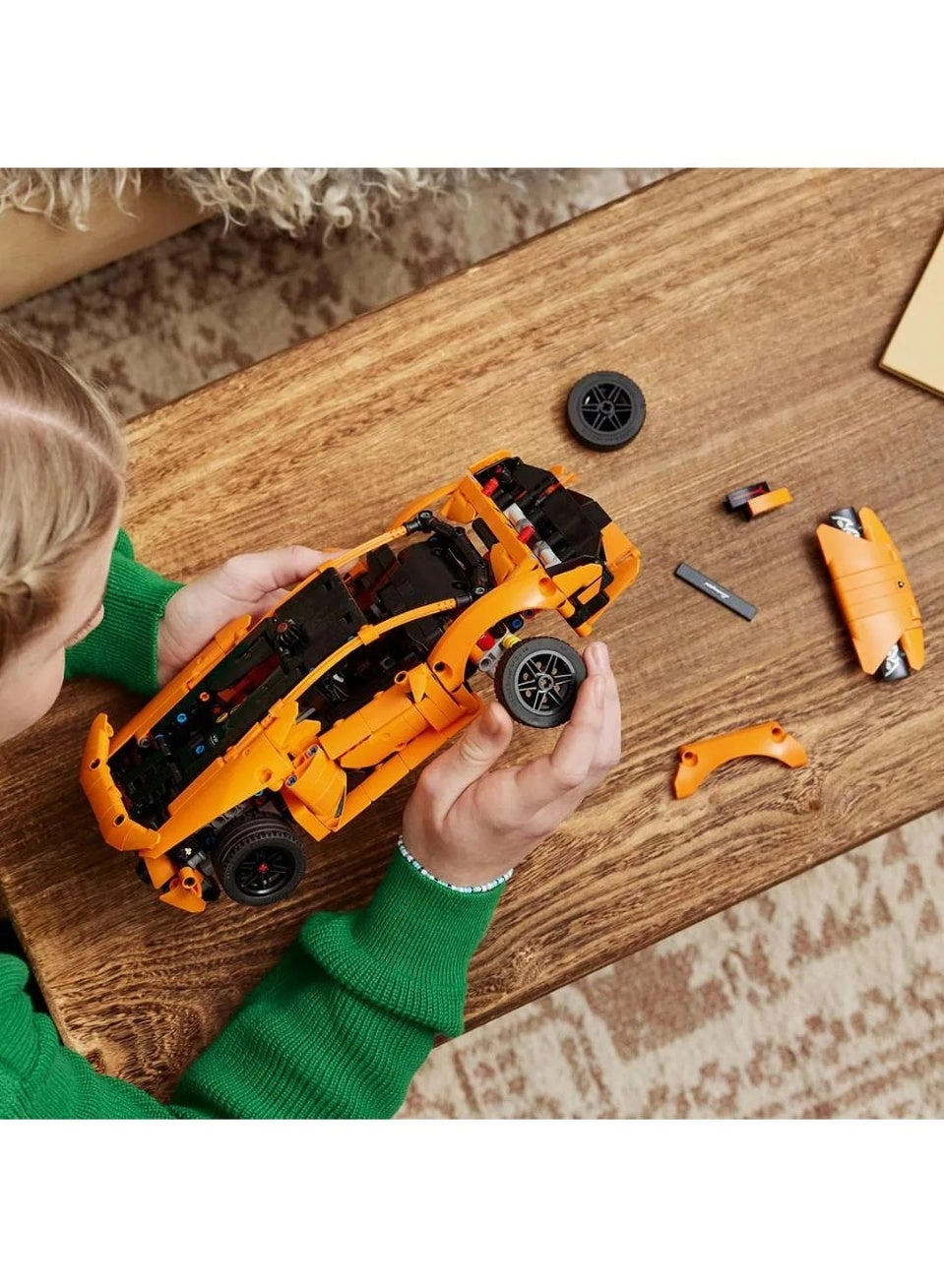 Technic Lamborghini Huracán Tecnica (42196) - Ages 9+ V10 engine