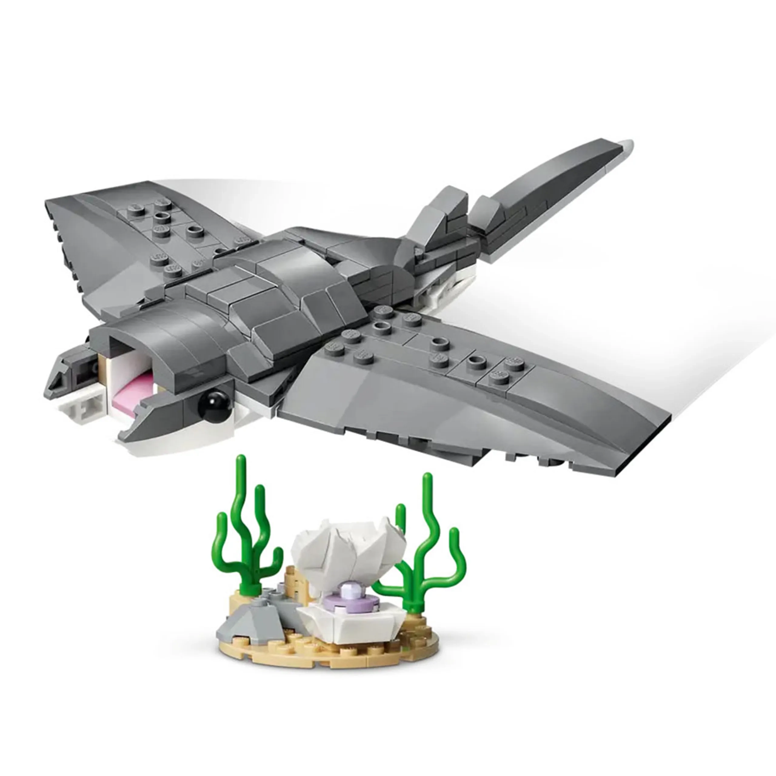 Fierce Shark with a Treasure Chest - 3in1 8+