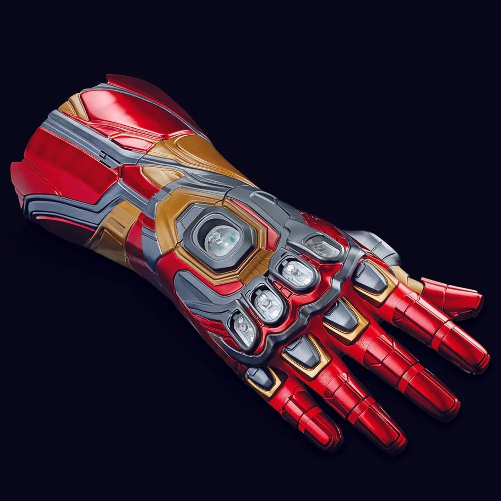 Marvel Legends Series Electronic Iron Man Nano Gauntlet (45.72 cm)