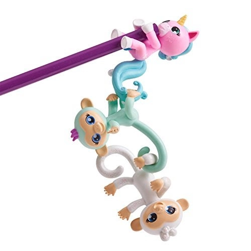 Fingerlings Minis - 3 piece(s) + Bracelet - 1 piece(s) + Charm - 1 piece(s)