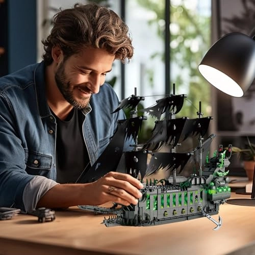 Pirate Ship - Green Flying Dutchman