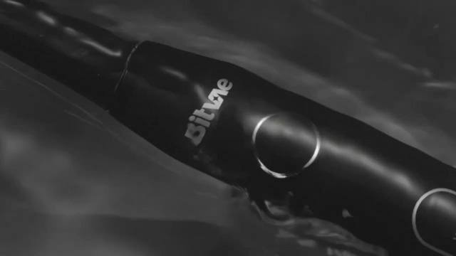 D2 - 40000 movements per minute 8 Replacement Heads 5 Modes