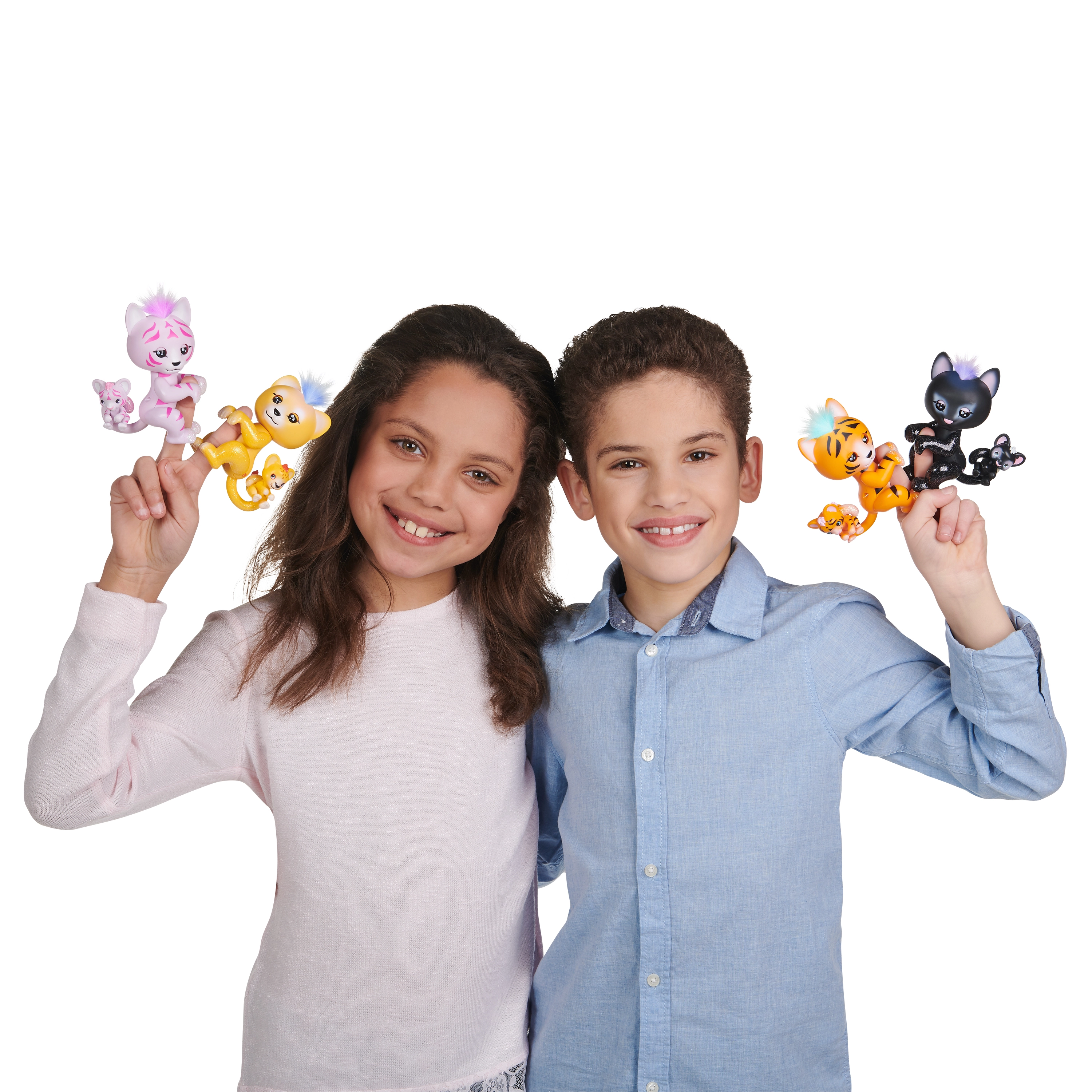 WowWee Fingerlings Hugs Sam Lion