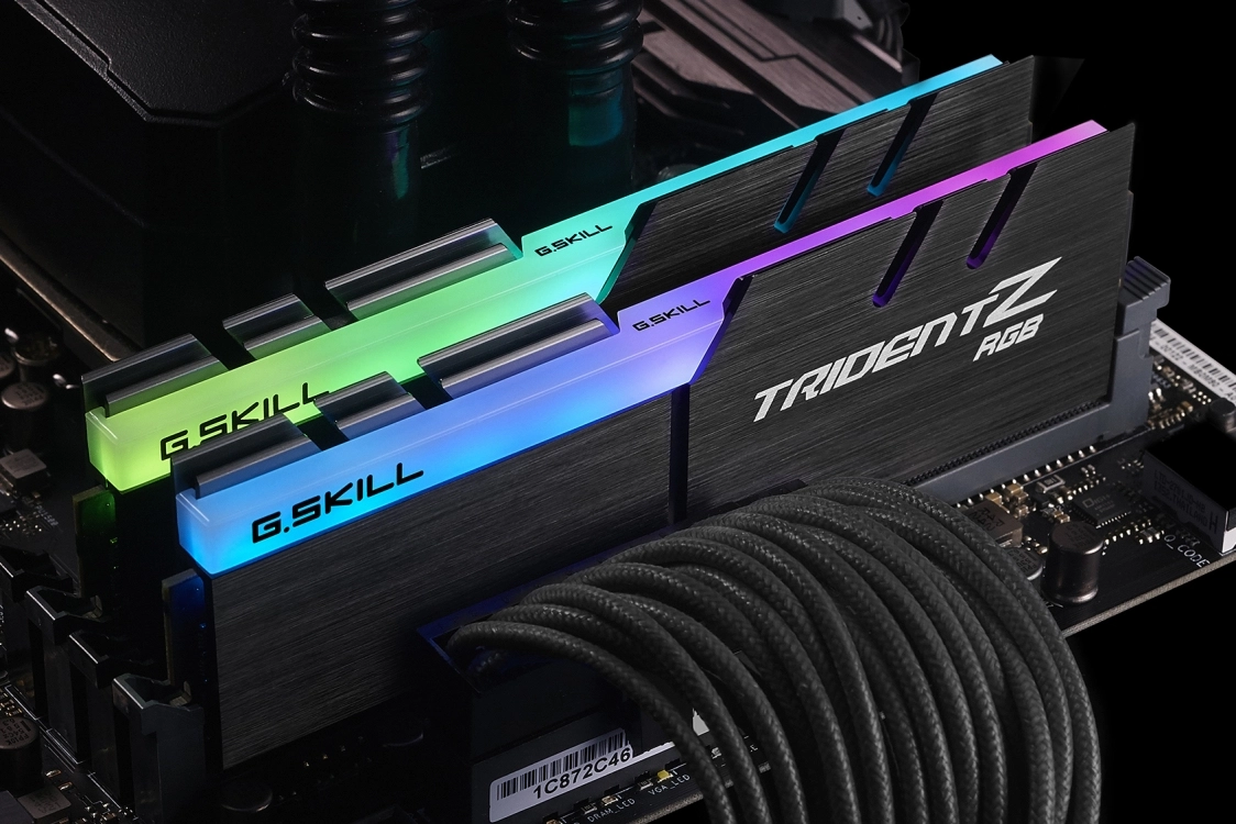 Trident Z RGB - 32GB 3200MT/s 288-Pin DDR4