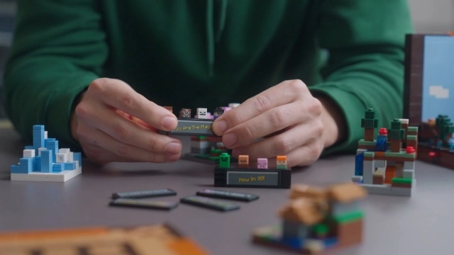 Minecraft The Crafting Table (21265)