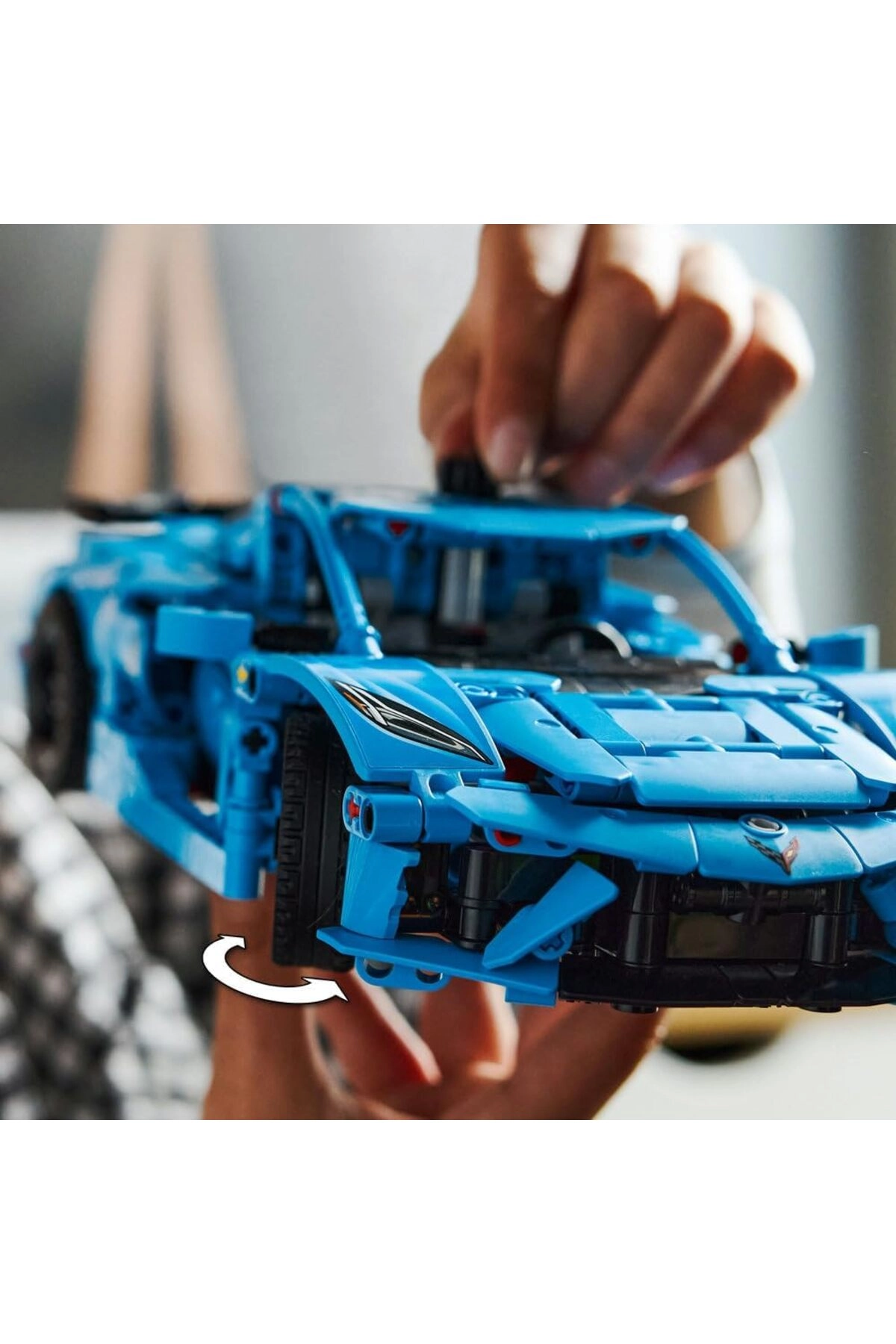 Technic Chevrolet Corvette Stingray (42217) - Blue Race Car Moving 8-Cylinder Engine