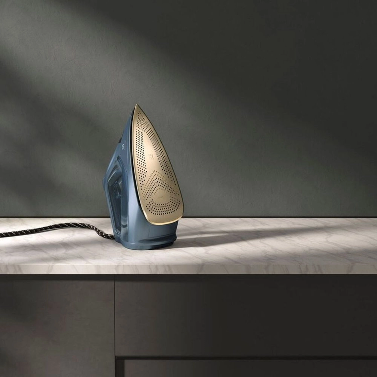 Refine 700 - Steam Iron 0.37L