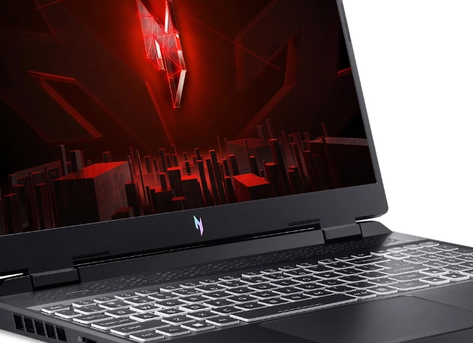 Nitro V ANV16 - 16'' Ryzen 7-8845HS 16GB DDR4 512GB SSD