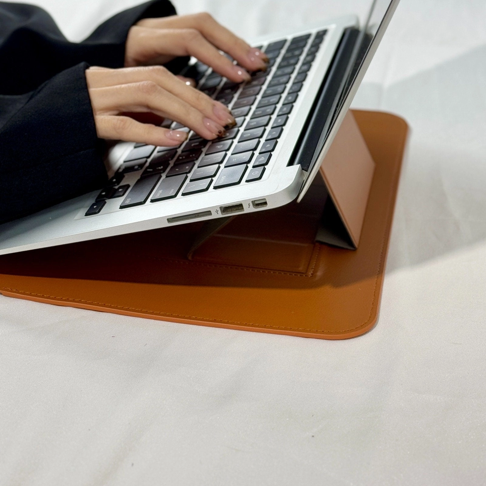 Eleve Leather Sleeve for MacBook 13.6-Inch