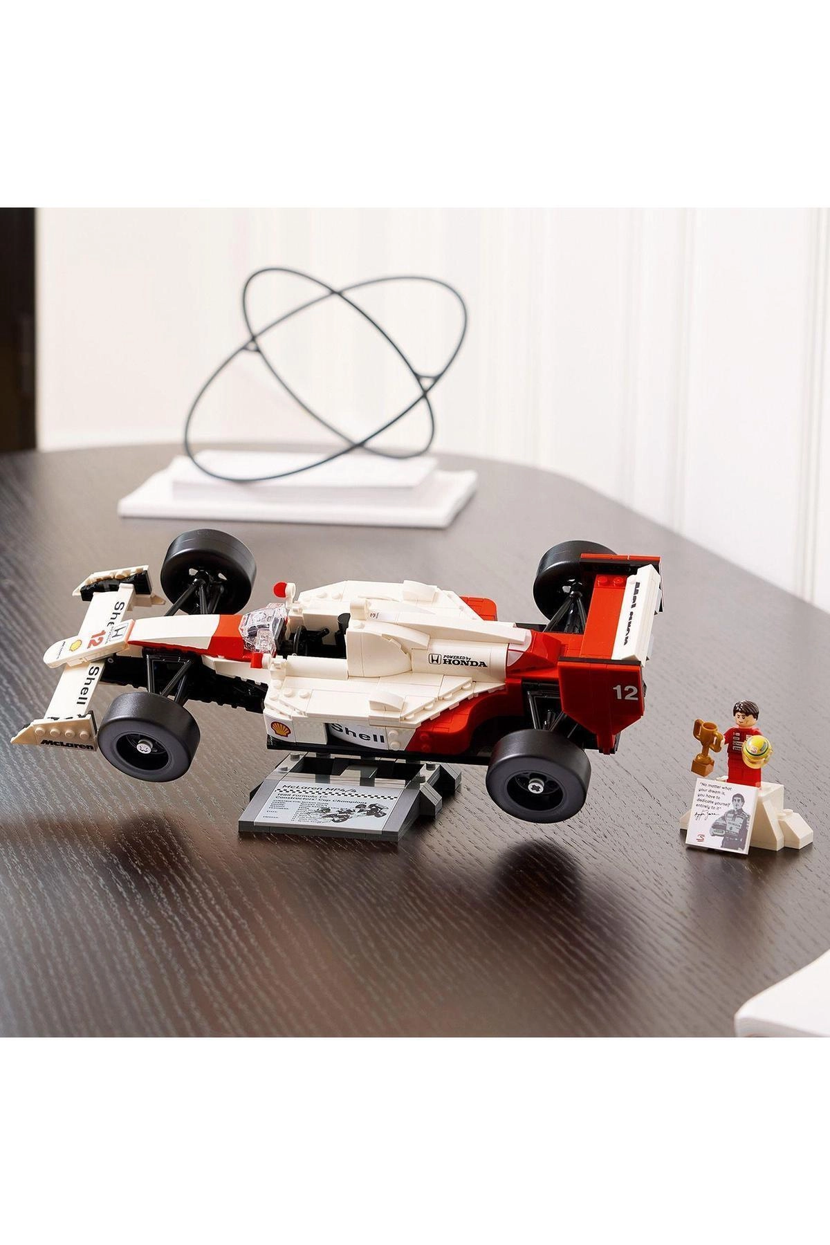 Icons McLaren Model Car MP4/4 & Ayrton Senna (10330)