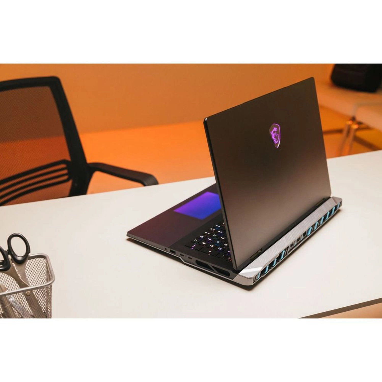 Titan 18 HX AI TITAN18 - 18'' Core Ultra 9-285HX 64GB 4TB SSD