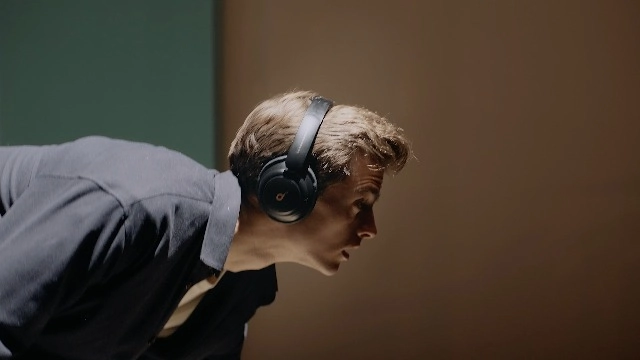 Q30 Wireless Headphone