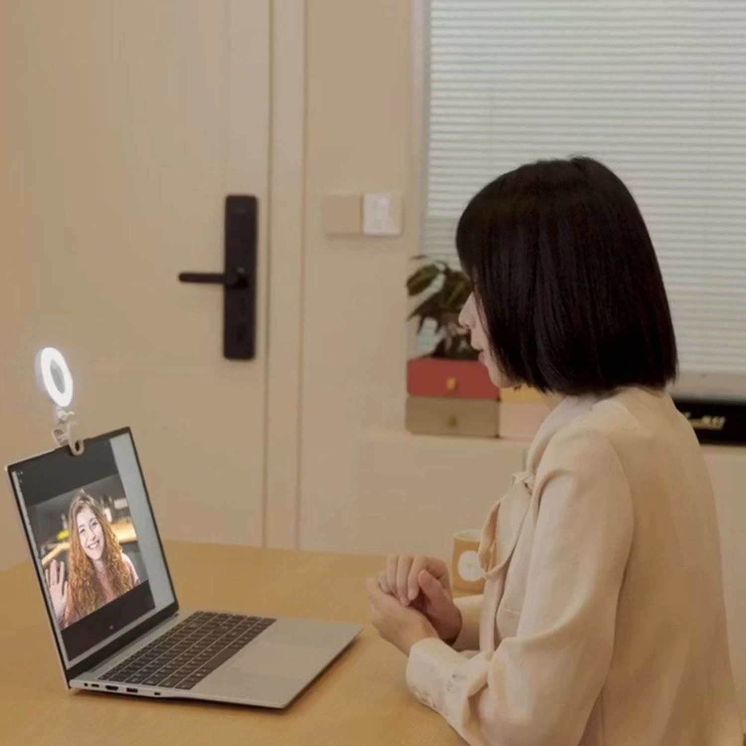 Mini Mirror Ring Light Clip - White USB-C