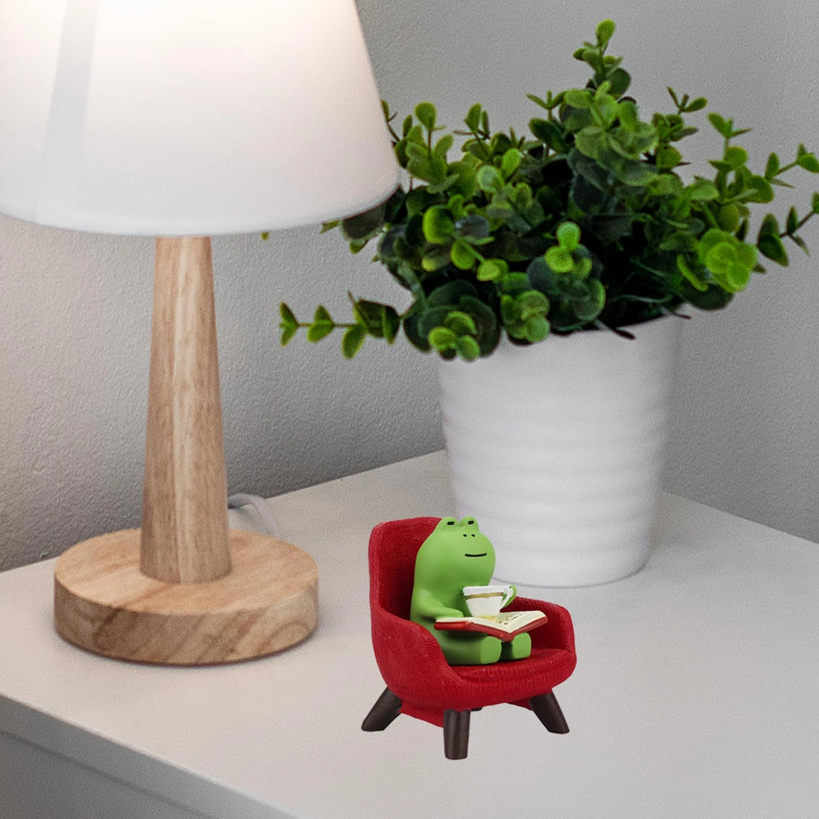 Miniature Frog Figurines - high-quality resin material