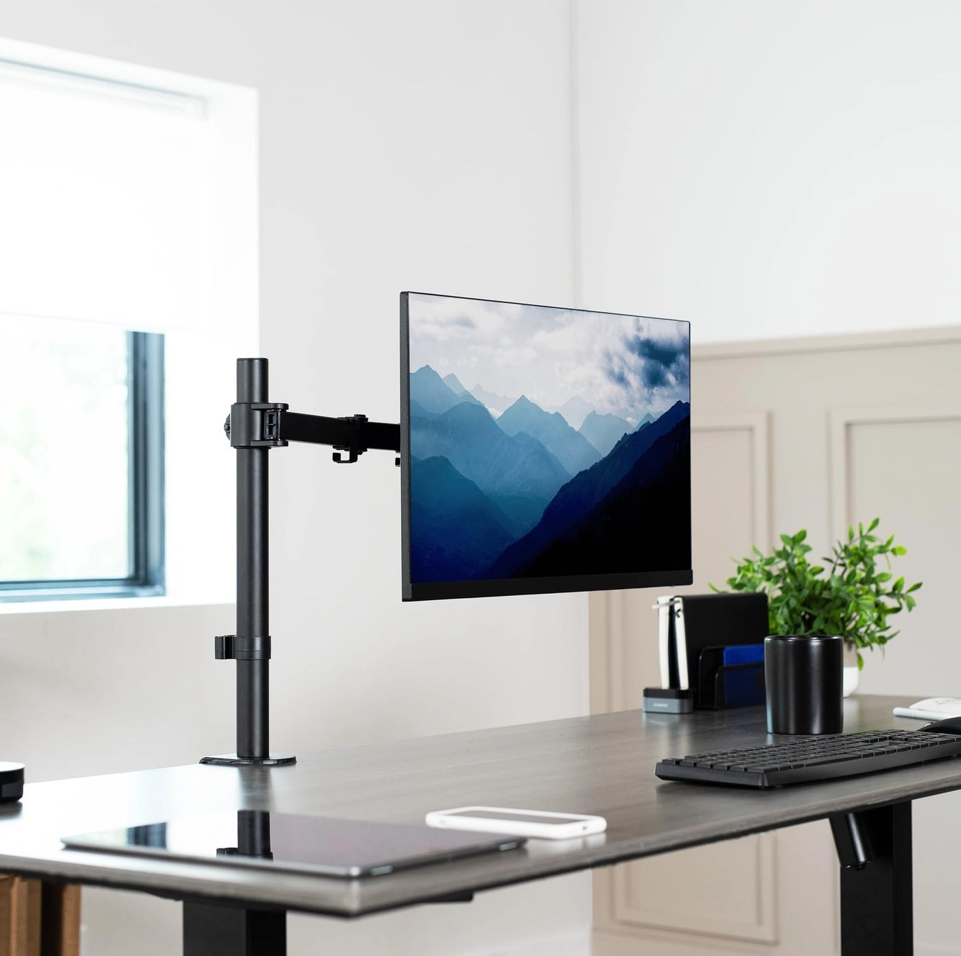 Single Monitor Desk Mount - Single 13 to 38 inch 75x75mm and 100x100mm