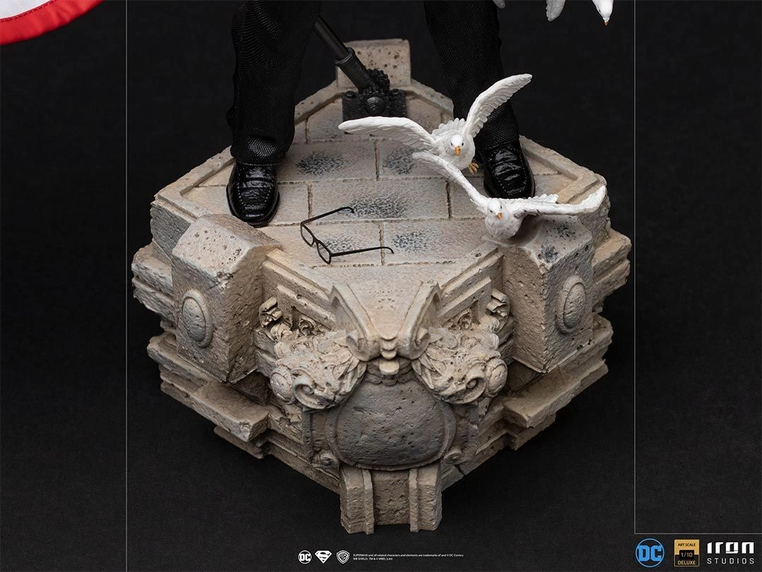 Clark Kent Deluxe - DC Comics - Art Scale 1/10 - Limited Edition Hand Painted Removable Cloth Flag