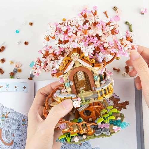 Cherry Blossom Tree House - 1149pcs