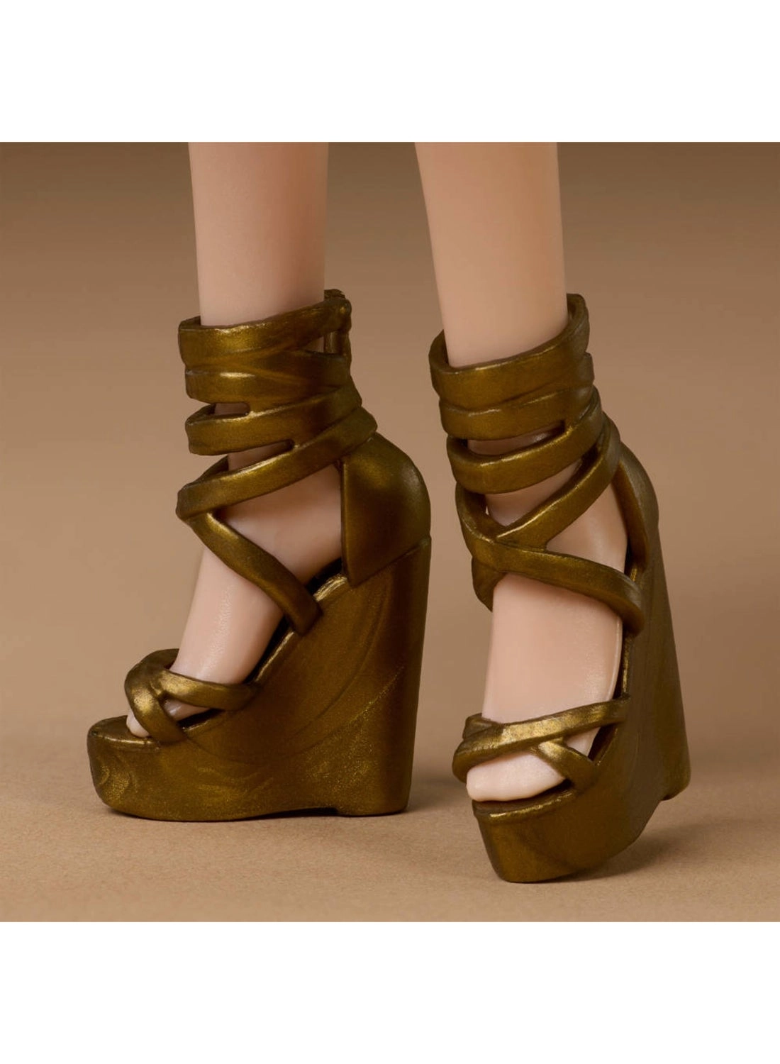 Barbie Basics Model 06 - Made-to-Move Brunette