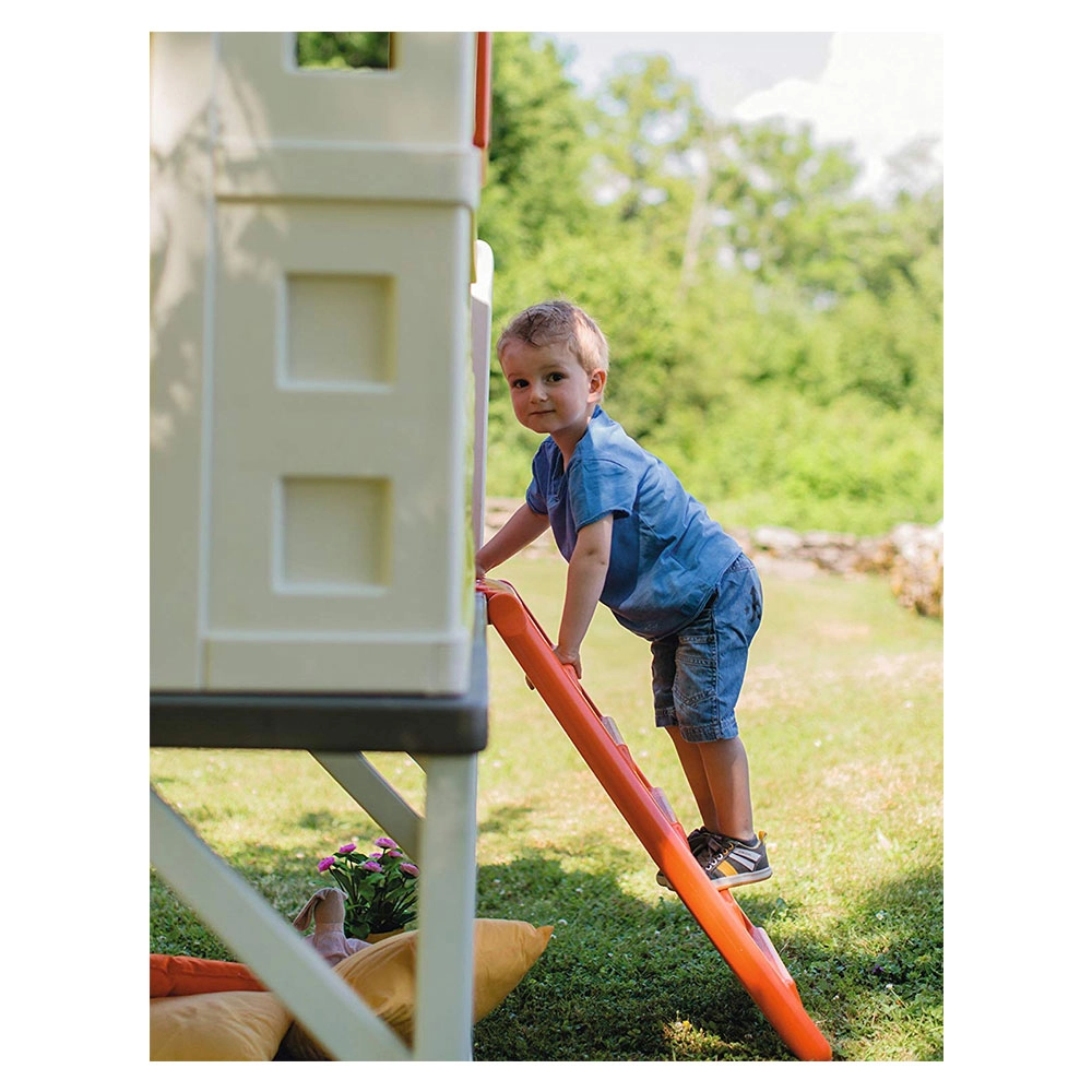 Pilings House - Sturdy slide UV-treated plastic