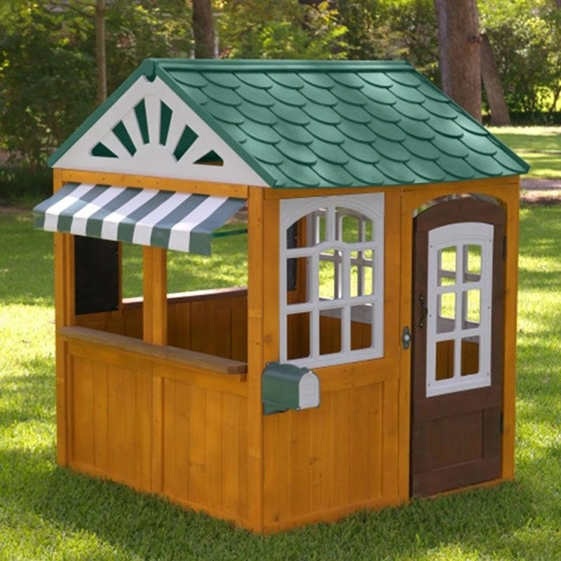 Garden View Playhouse - 100% cedar 135.38 x 137.92 x 145.8 cm