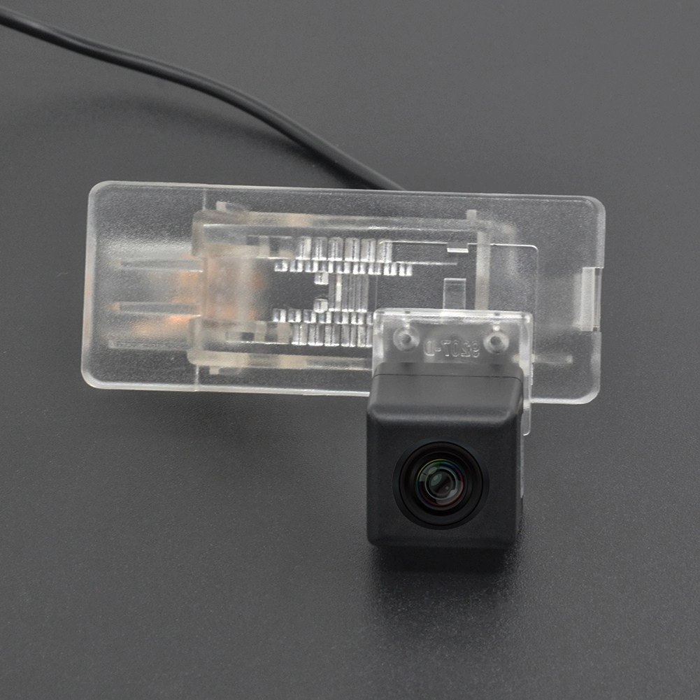 Car Rearview Camera - 728 x 512 pixels