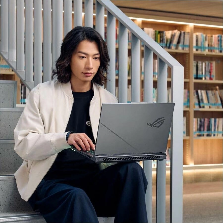 ROG Strix G16 G614FR - 16'' Ryzen 9-9955HX3D 32GB DDR5 1000GB SSD