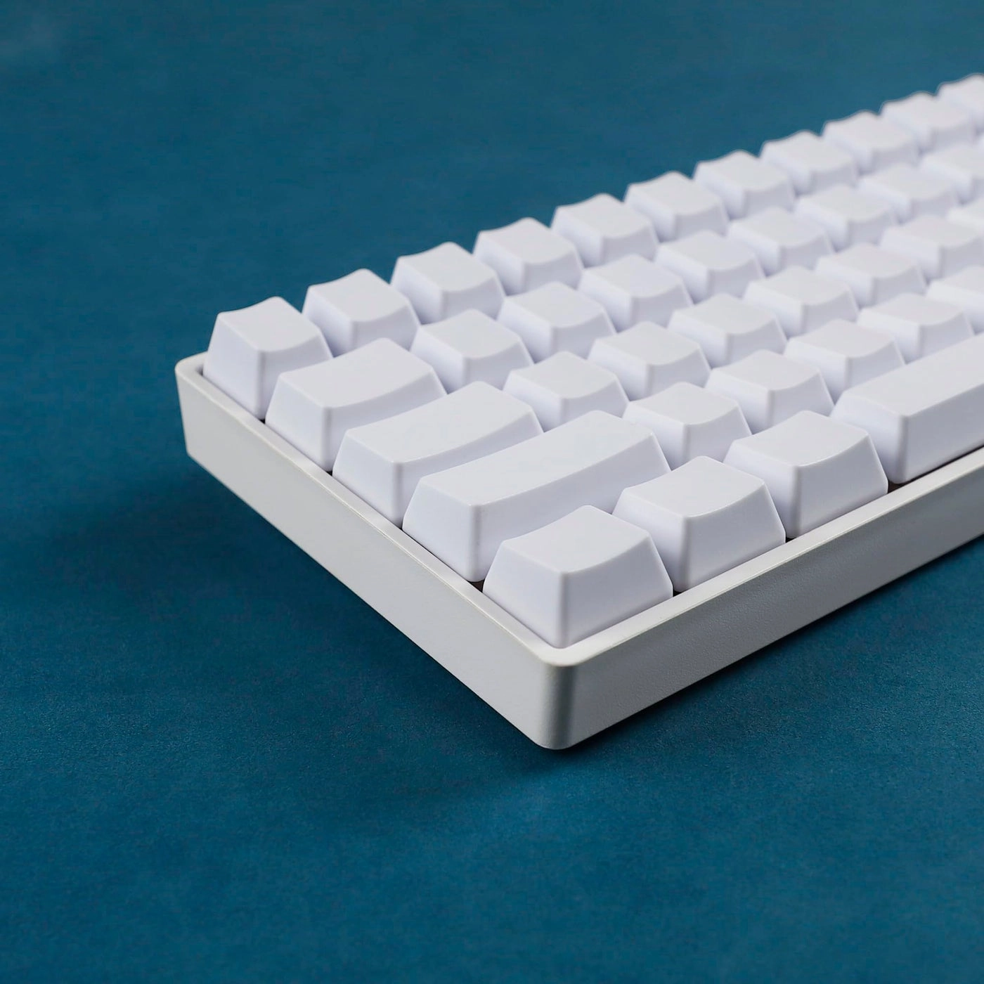 Blank Thick PBT OEM Profile 61 ANSI Keycaps - Wired