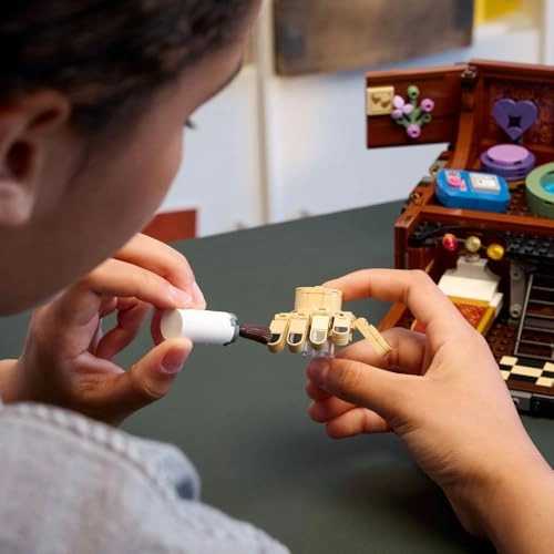 Wednesday Thing's Apartment (76785)