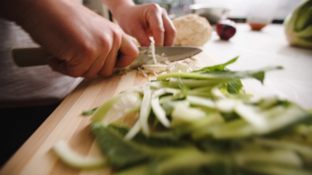 EOS R50 - 24.2MP + RF-S 18-45mm F4.5-6.3 IS STM