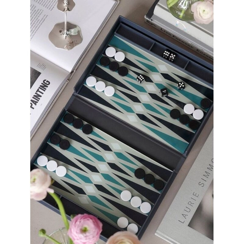 CLASSIC-BACKGAMMON - Easy to Carry