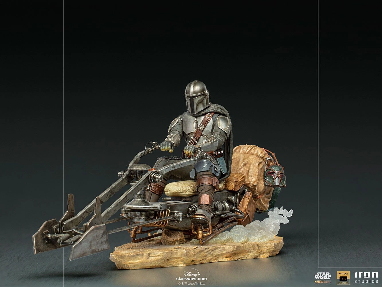 The Mandalorian on Speederbike Deluxe - Star Wars - Battle Diorama Series Art Scale 1:10